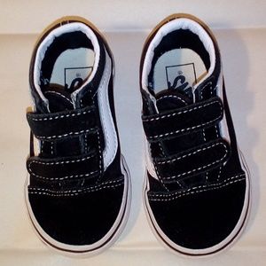 Vans off the Wall Classic Black & White Cushion Velcro Low- cut Toddler Shoes